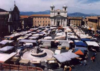Giunta Comunale L’Aquila: si al mercato demenicale in Piazza Duomo