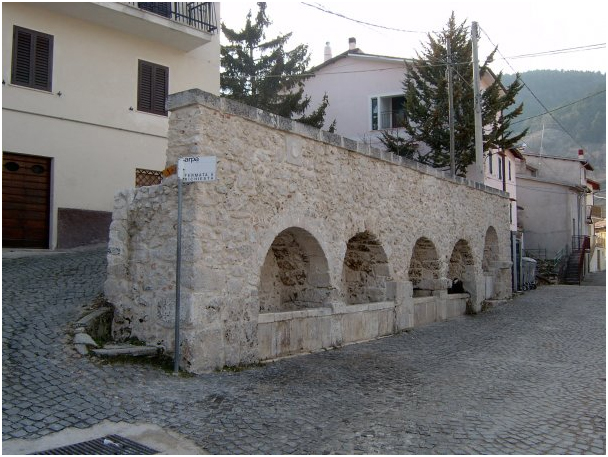 - Fontana monumentale.
