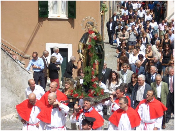 - Processione di San Rocco per le vie del paese.