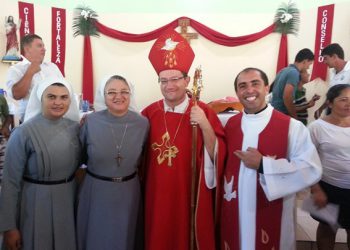 Mons. Corbellini, in visita a Paganica (AQ) ospite della comunità parrocchiale.