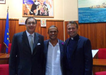Don Tonino Bello: vescovo scalzo e santo.