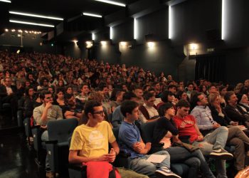 400 studenti a Pescara incantati dal poeta Rondoni che ha riletto D’Annunzio.