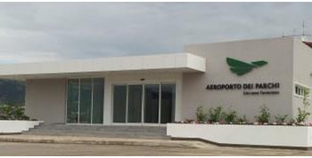 Si complica sempre di più la posizione dell’Aeroporto dei Parchi per le 60 assunzioni.