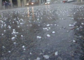Maltempo: mare mosso e vento, disagi e danni sulla costa.