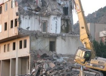 Via XX Settembre chiusa per demolizione.