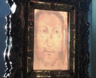 Al Manhattan Center di New York una mostra sul Volto di Gesù ispirata al Volto Santo di Manoppello.