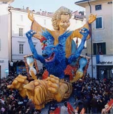A San Demetrio il gran rogo di Re Carnevale.