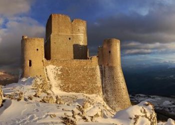 Si suona a Rocca Calascio, la passione arriva a Mosca