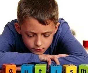 Autismo, anche il Comune L’Aquila domani si colora di blu