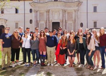 Gli studenti americani a Sulmona scoprono la Bellezza dell’Italia, grazie ad un docente campano con l’Abruzzo nel cuore