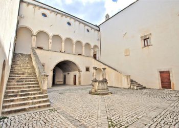 Turismo: Vivere Navelli, vivere la storia