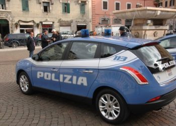 Nuova livrea sulle auto della Polizia di Stato
