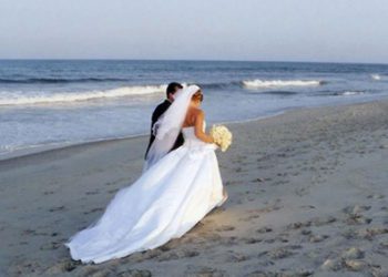 Matrimoni: anche a Pescara sara’ possibile sposarsi in spiaggia