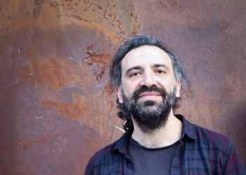 Torna a L’Aquila ospite della Barattelli il noto pianista jazz Stefano Bollani nel recital “Arrivano gli alieni”