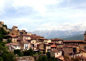 Immigrati: Fossa dice “no” ai profughi, petizione firmata da oltre metà della popolazione
