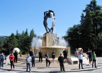 Virus: L’Aquila, Mascherine Tricolori ancora in piazza per protestare “contro l’inerzia del Governo”