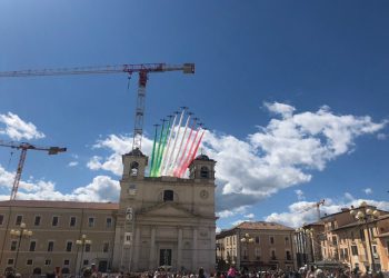Grande partecipazione di pubblico per l’arrivo delle Frecce Tricolori all’Aquila