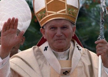 Cardinale Petrocchi celebra Santa Messa nel centenario di S. Giovanni Paolo II