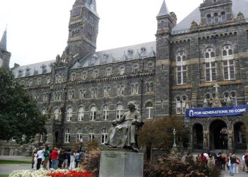 Con Laura Benedetti L’Aquila alla Georgetown di Washington