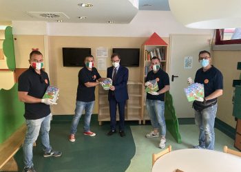 “Ji Quatrani” di Pizzoli hanno offerto libri e colori per i bimbi ricoverati al “San Salvatore”