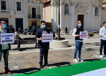 Lega Giovani L’Aquila in piazza per gli studenti dimenticati