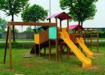 Parchi: riapertura scaglionata di aree verdi e giochi per bambini