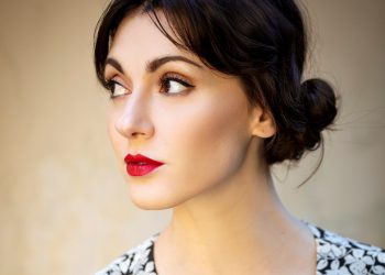 “Nell’ombra della musica italiana”: Simona Molinari torna a L’Aquila con il suo “Sbalzi d’amore Tour”