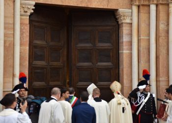 PERDONANZA CELESTINIANA 726: LA DIRETTA DEL CORTEO E DELL’APERTURA DELLA PORTA SANTA