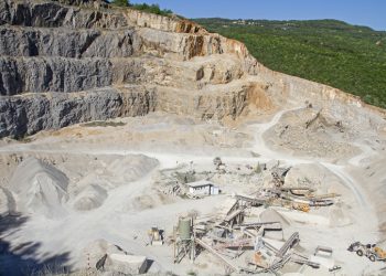 PD su rifiuti: “Con il disegno di legge che abbiamo bloccato il centrodestra voleva trasformare le cave in discariche”