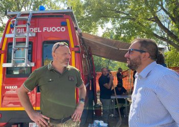 Incendi all’Aquila: Sette canadair, 3 elicotteri, 80 Vigili del Fuoco, 40 militari, 70 volontari, 30 dipendenti comunali e 4 pattuglie della Polizia municipale in azione