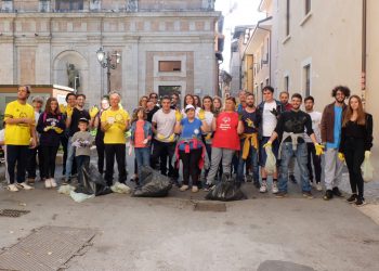 L’Aquila, raccolta mozziconi al Parco del Sole