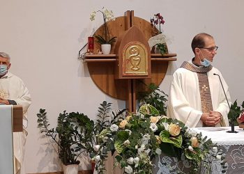 Gran festa a Paganica per la prima messa di don Gianluca Leone: da Pinzolo la visita al paese natale di suo padre