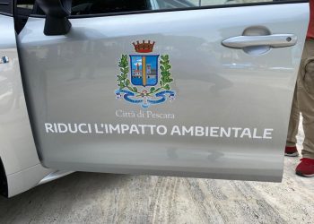 Pasquarelli-Auto consegna al sindaco di Pescara Carlo Masci nuova vettura rappresentanza
