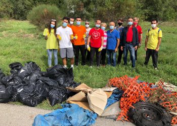 Jpcn: ripulita l’area verde in via Saragat nei pressi della fermata degli autobus