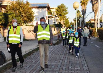 A Pescara prima mattinata con il Pedibus per i bambini di via Gioberti