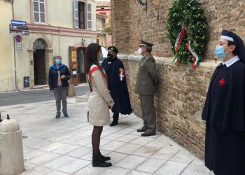 Festa dell’Unità Nazionale e delle Forze Armate: una cerimonia simbolica per ricordare i caduti e rivolgere un augurio a tutti coloro che stanno combattendo contro il virus