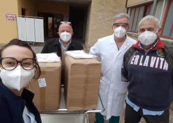 L’Aquila per la Vita dona tute sanitarie al reparto malattie infettive del san Salvatore
