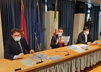 Centrosinistra su vaccini: “I dati dell’Aric smentiscono Marsilio, all’appello mancano 160.000 dosi. Consegnato solo il 60% del fabbisogno”