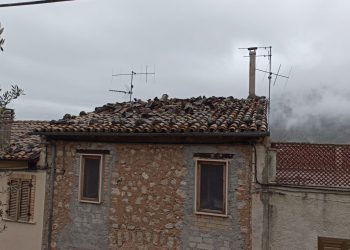 Abitazione a fuoco nella notte a Ofena