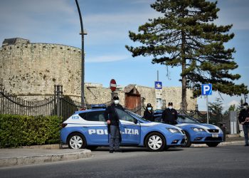 Virus, per eludere i controlli di polizia dichiara il falso nell’autocertificazione: denunciato 38enne