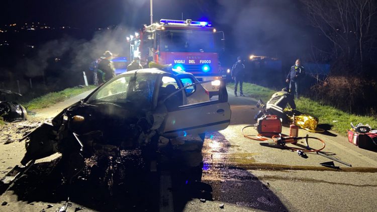 Violento scontro frontale sulla Via Mausonia