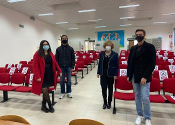 Ottavio De Martiniis, Barbara Di Giovanni e la ds hanno premiato gli studenti più bravi dell’Alessandrini