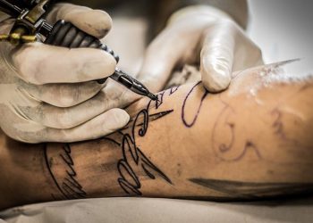 Abruzzo, approvata legge su tatuaggi e piercing