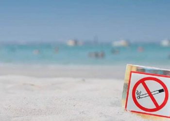 Nuova legge regionale sui rifiuti: “Stop fumo in spiaggia”