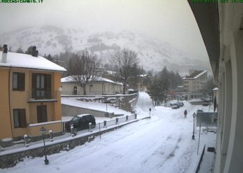 A Rocca di Cambio si scia tra le strade del paese