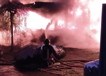 Notte di fuoco a Paganica, grosso incendio devasta un’abitazione