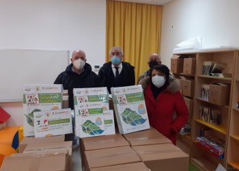 Il rientro a scuola dei bambini della Marsica è pieno di sorprese: per loro quadernoni, giornalini, giochi didattici da parte dell’Ampp
