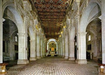 Quel soffitto a cassettoni barocco, appartenuto fino al 1972, alla chiesa di Collemaggio, va riutilizzato per la chiesa di S. Maria del Presepe a Paganica