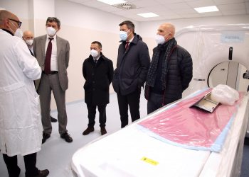 Sanità: Marsilio inaugura la TAC al servizio del Covid Hospital di Pescara