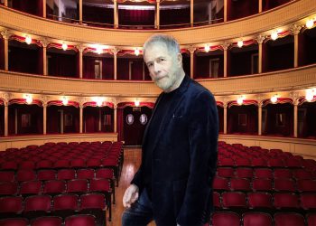 Si rialza il sipario del teatro Maria Caniglia di Sulmona con l’anteprima nazionale “Le leggi della gravità”